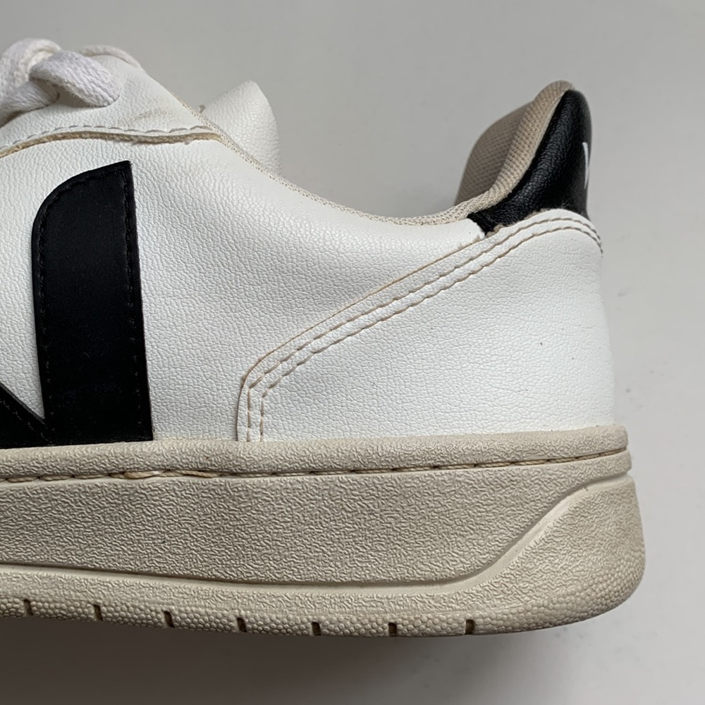 Veja V-10 White Black Womens Sneakers - Picture 13 of 16
